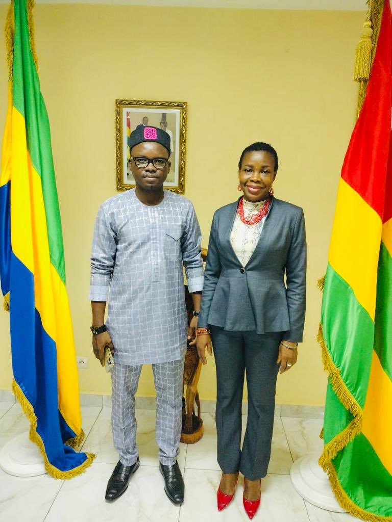 MakouviaJ's tweet photo. Johaness MAKOUVIA séjourne à Libreville -Gabon depuis Lundi le 03 Mars 2023.

Dès son arrivée dans le pays d’Ali BONGO, Le Président Fondateur de l’ONG MJPP Johaness MAKOUVIA, a fait une visite officielle à l’Ambassade du
Pays le Togo avant la radio URBAN FM ce matin https://t.co/cOfqDSAYL8
