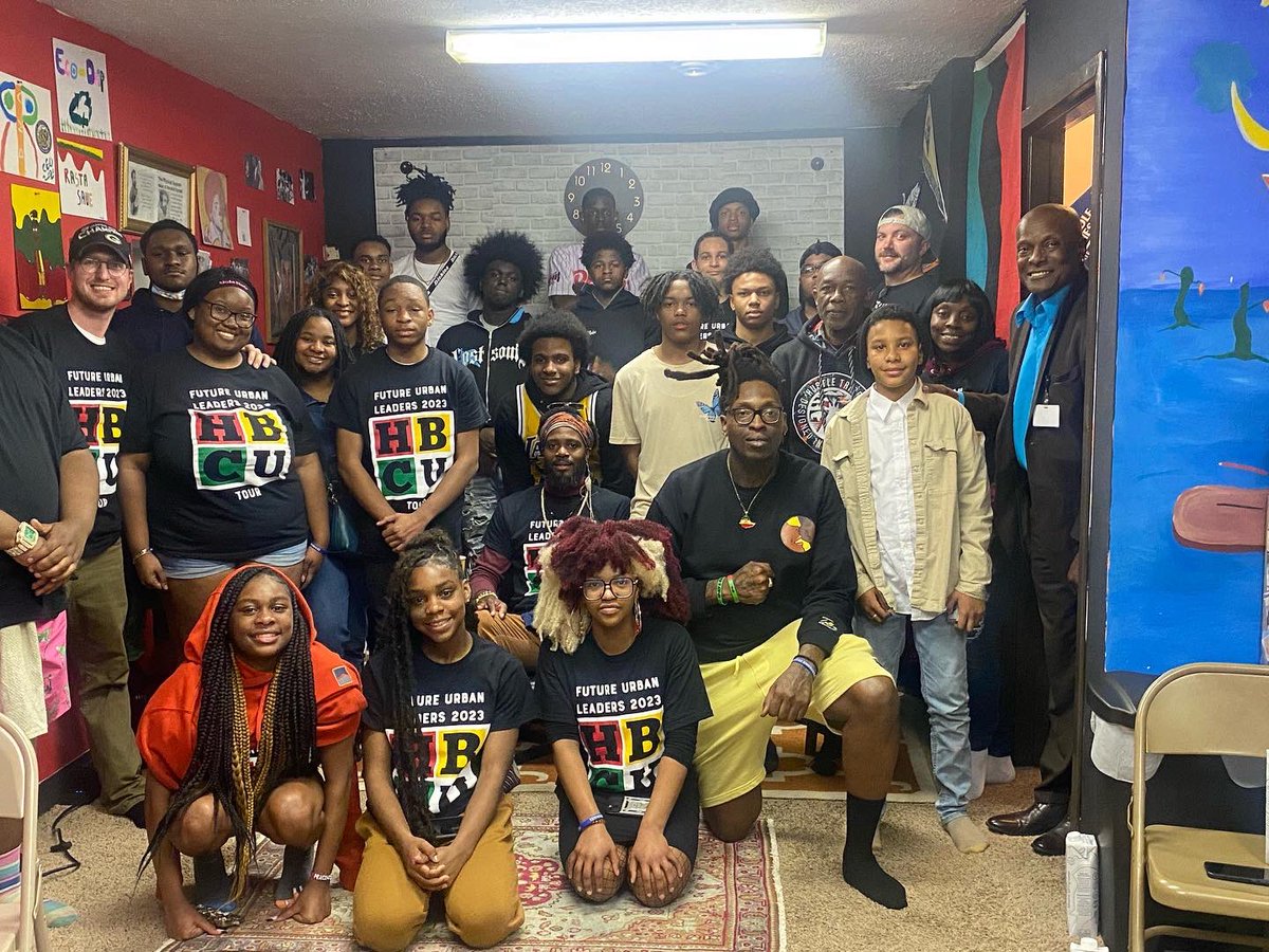 RReinvest's tweet photo. OUR FIRST HBCU EXPERIENCE FOR 35 BLACK AND BROWN YOUTH WAS A SUCCESS!
#HBCU #recycle #earthday2020 #climatechange #ecofriendly #ecodripping #plantbasedkids #urbanagriculture #environmentalart #recycleplay #communityovercompetition #algore #notrash https://t.co/G24o7XAYWh