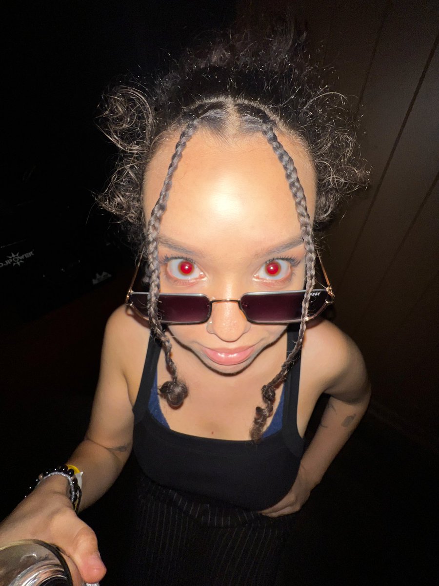 notnotmillie's tweet photo. what im gonna post on instagram vs what i actually looked like most of the night https://t.co/QcLQlxELml