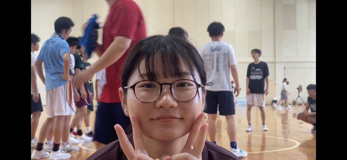 #mg えりこ
創造工学部新3年生

京都府出身

バリバリの京都弁ですが、全くお淑やかではありません🐆毒過多なので要注意です🚨
ですがそれも部員への愛があるからこそ。プレイヤーよりもよく怪我をしている彼女を労ってあげましょう。

 #香川大学男子バスケットボール部
 #春から香川大学