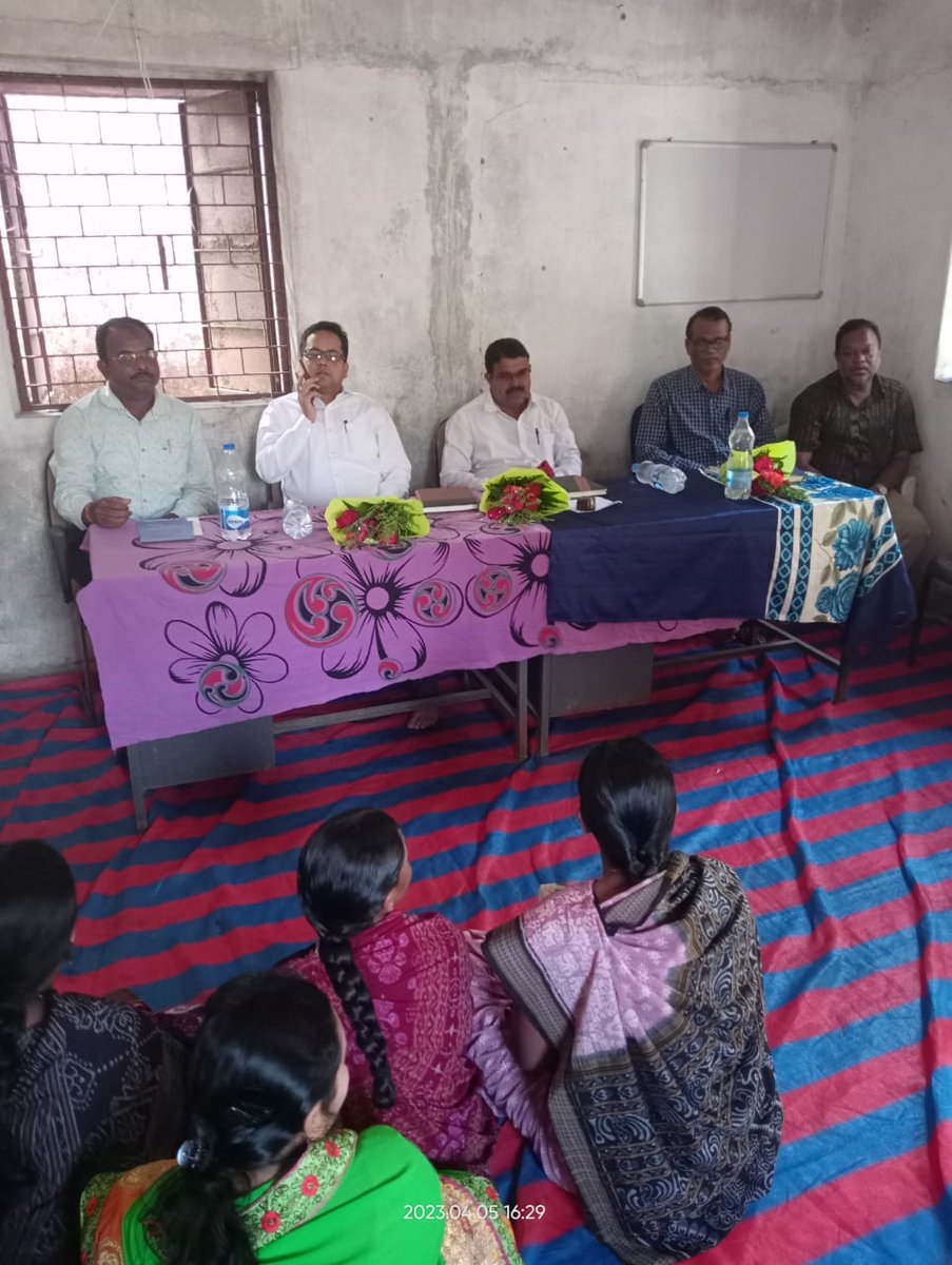 MilkRegional's tweet photo. Bhatli Route Meeting at BMC Bhatli in presence of GM SAMUL I/C P &amp;I SAMUL BVO Bhatli to Improve Milk Procurement and Quality.
#CMOOdisha 
#Omfed
#devlopmentcommissionerodisha 
#districtadministrationjharsuguda
#districtadministrationbargarh
#districtadministrationboudh https://t.co/RUBXuijWHY