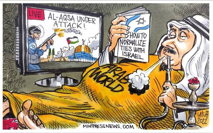 PalestineCultu1's tweet photo. Cartoon: While Al-Aqsa Mosque is being stormed by isr@eli occupation forces in Ramadan, some Arab leaders are busy with something else. https://t.co/2NQNFqpimq
