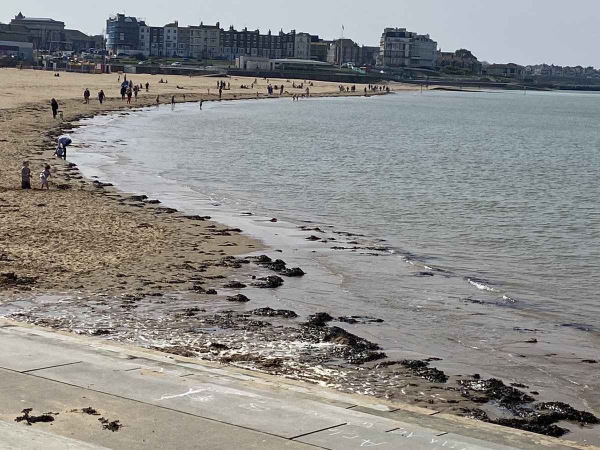 tintininkent's tweet photo. What is that fome stuff on #margate beach ? Please I looks like sewage pic taken 10 minutes ago @Feargal_Sharkey @SOSWhitstable #sosmargate #sosramsgate @IsleThanetNews @Kent_Online @MCA_media https://t.co/jAqgVnLpvp