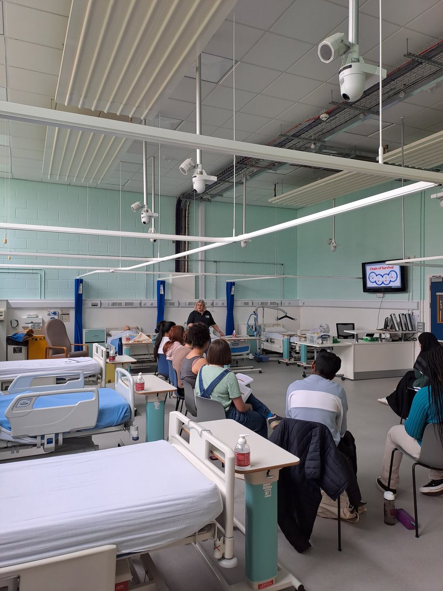 NursingCadets's tweet image. We are now Day 3 into our brand new #RCNCadets cohort at @brookeshls, supported by @OxLEPSkills, @nhsbobicb &amp;amp; @NHSHEE_SEast. 

@Dindyroz has been demonstrating #BasicLifeSupport. 

What techniques do you use to keep to 100 - 120bpm chest compressions? #beegees