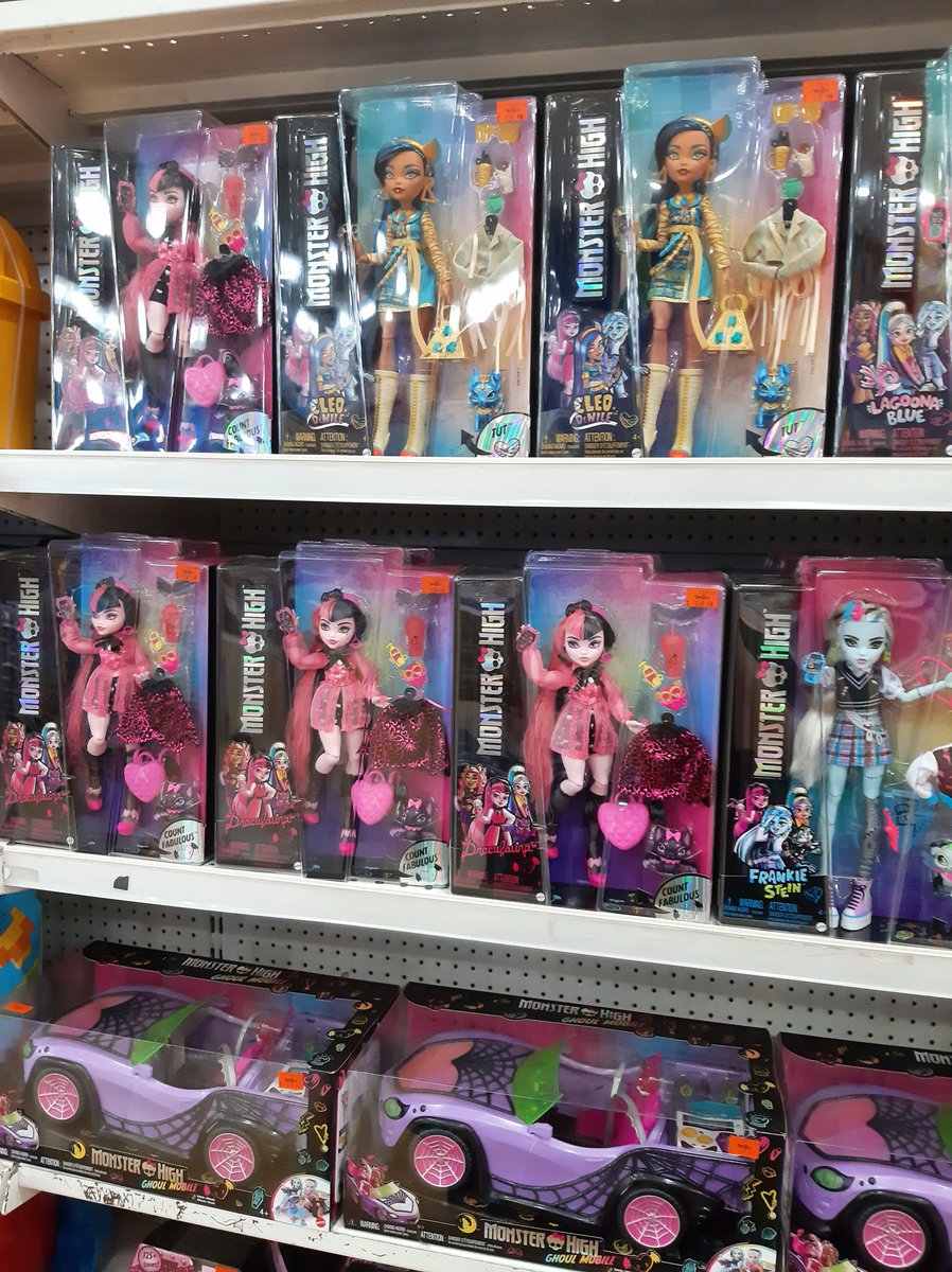 Hou70497885's tweet photo. Monster High finally came to Malaysia 😍😍💜💜 

#MonsterHigh #MonsterHighG3 #mh #mhdoll https://t.co/8imRyv8cok