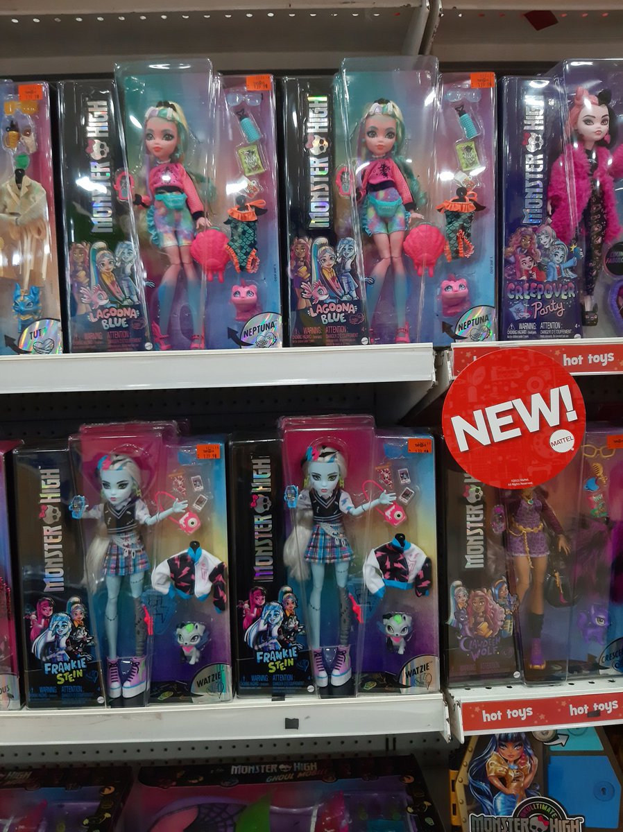 Hou70497885's tweet photo. Monster High finally came to Malaysia 😍😍💜💜 

#MonsterHigh #MonsterHighG3 #mh #mhdoll https://t.co/8imRyv8cok