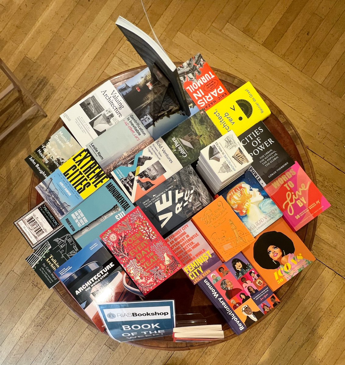 BookshopRIAS's tweet photo. 😍 Check out all of our wonderful new books on the round table 😍
#RIASBookshop #RIAS #Bookshop #NEW https://t.co/sSm0byIxbp