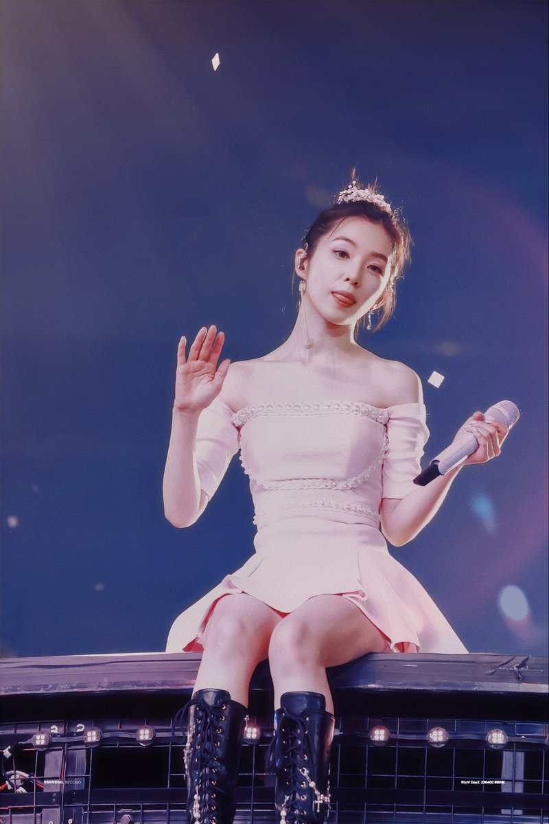 shishaonvdegege's tweet photo. 230402 RtoV Day2
🎥🥺🌌
#아이린 #IRENE https://t.co/2xKwhHi5Te