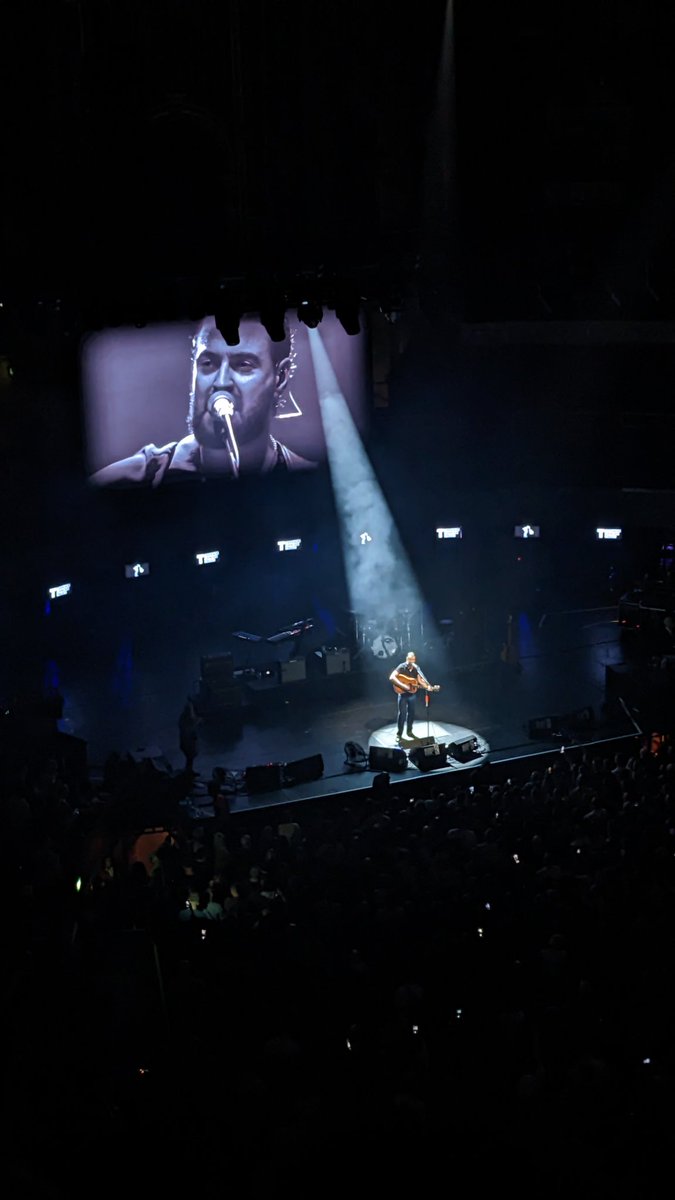 _Samlightfoot's tweet photo. @Reverend_Makers Courteeners at Royal Albert Hall https://t.co/FoB41941c0