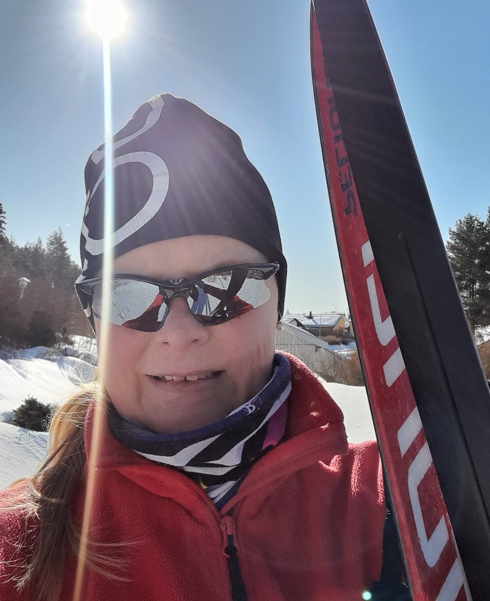 heidijniemi's tweet photo. Hieno mahdollisuus käyttää työaikaa liikuntaan😀 @JyuYfi #työhyvinvointi #järvenjää #kevätaurinko https://t.co/XcQhnLtcpj