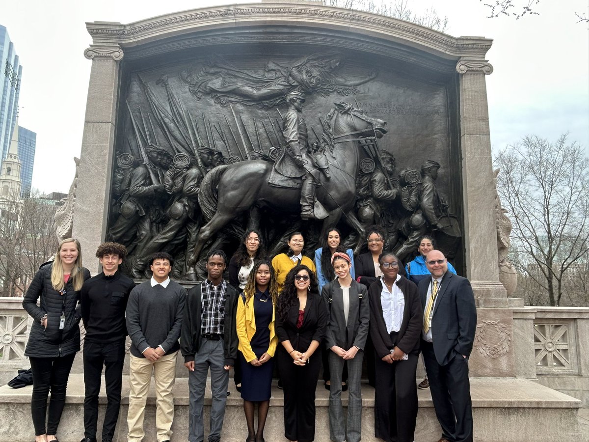 IvankaReal1's tweet photo. @tauntonhstigers arrived in Boston! THS AP in front of the 54th MA Regiment/Shaw monument https://t.co/1kxxHVAsFx