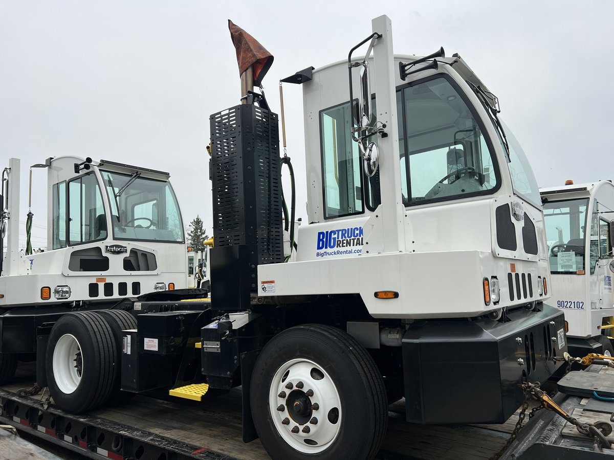 BraunCompanies's tweet photo. It’s rental return day!  These two cool rigs are dropping off (4) BTR for inspection before heading off to the customers’ yard. #BTR #ACTT #Spotter #YardDog #HardWorkingTrucks #BraunCompanies #HagerstownIN https://t.co/eNtMlM0cJs