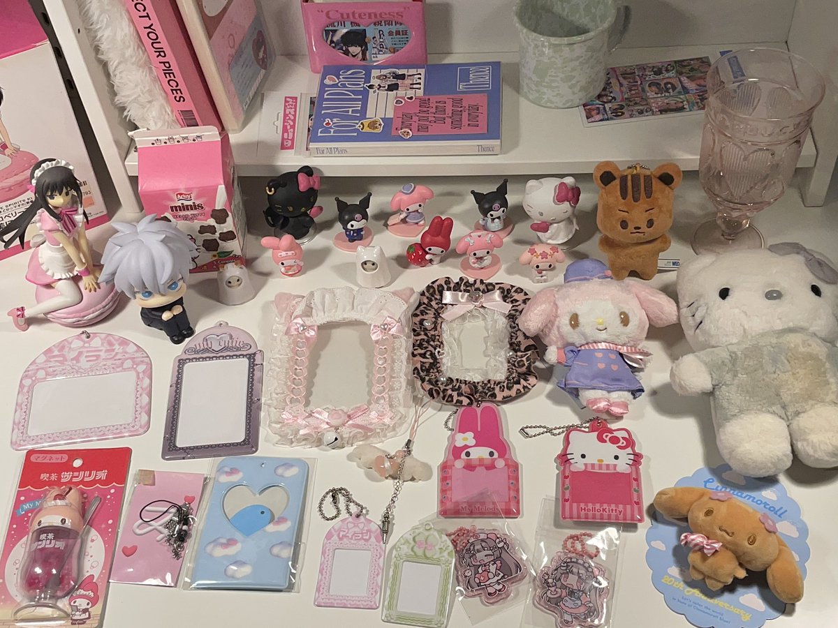 ut2s__9's tweet image. Pls rt 
เดี๋ยววันเสาร์/อาทิตย์นี้เราจะมาปล่อยของบนโต๊ะคับ 
ใครสนใจรบกวนรี/เฟบหน่อยนะคับ 
เดี๋ยวเราแปะราคาไว้ในเมนชั่นคับ🙇🏻‍♂️🤍
#ตลาดนัดsanrio #เฟรมการ์ดลูกไม้ #พรีออเดอร์เกาหลี #สติกเกอร์เกาหลี #ควงกุญแจคิตตี้ #ตลาดนัดอนิเมะรวมด้อม #ตลาดนัดจจส