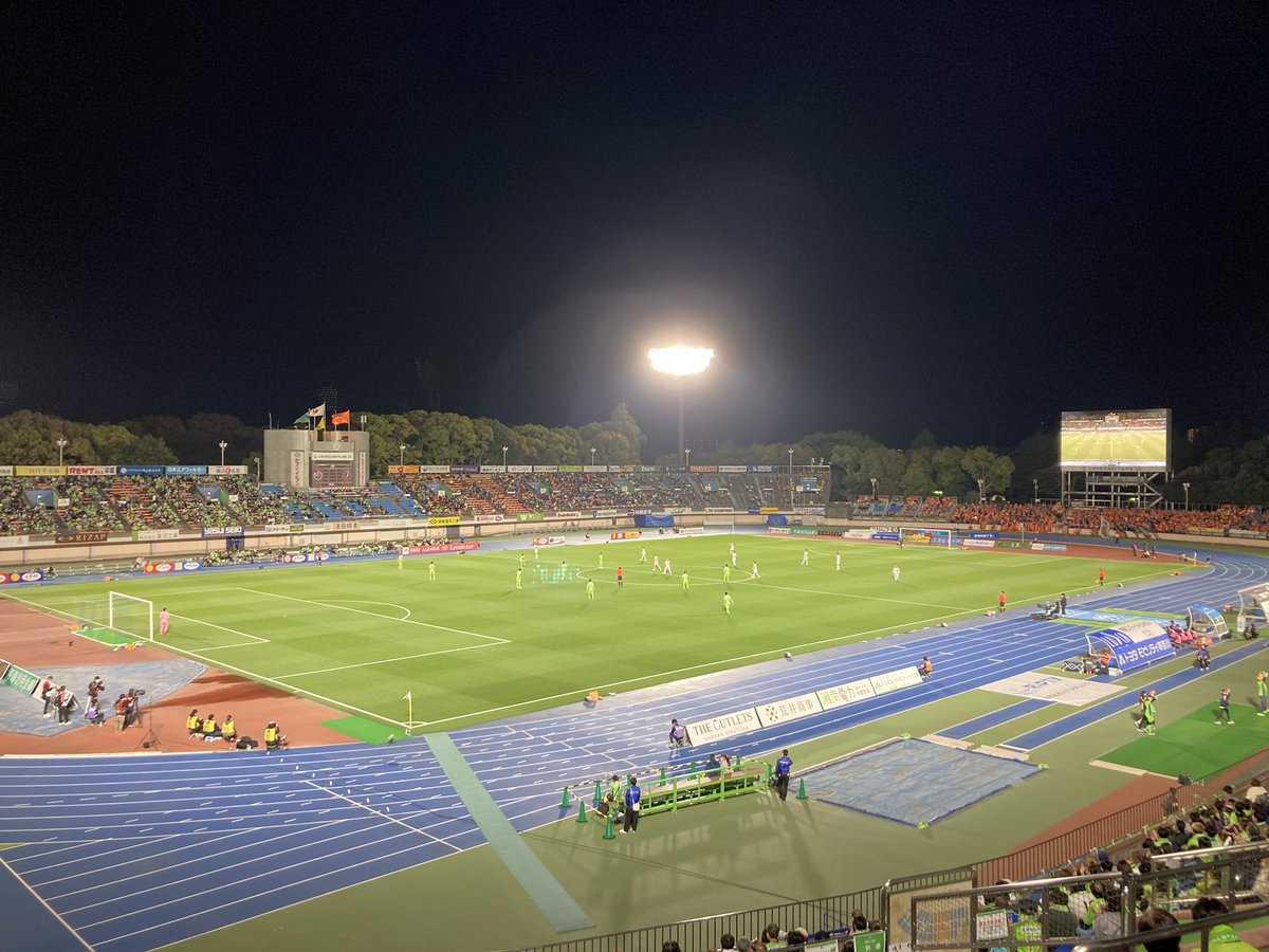 mura1992's tweet photo. 今夜の湘南ベルマーレは最高の試合内容で快勝でしたね。
だいたい観戦しに行く試合は引き分けだったり負けだったりでパッとしないことが多かったのですが、今年２戦目の観戦で完勝の試合が観れたのは正直嬉しいです。
明日からの仕事も頑張れそうだ。
山田直輝ナイスゴール！
#湘南ベルマーレ https://t.co/Q1UM38wBB9