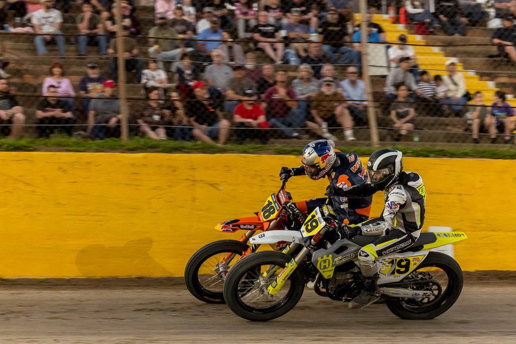 RoadDirtTV's tweet image. A Day At The Races: lttr.ai/AAM7c

#AmericanFlatTrack #Flattrackracing #Ridelife #Roaddirt