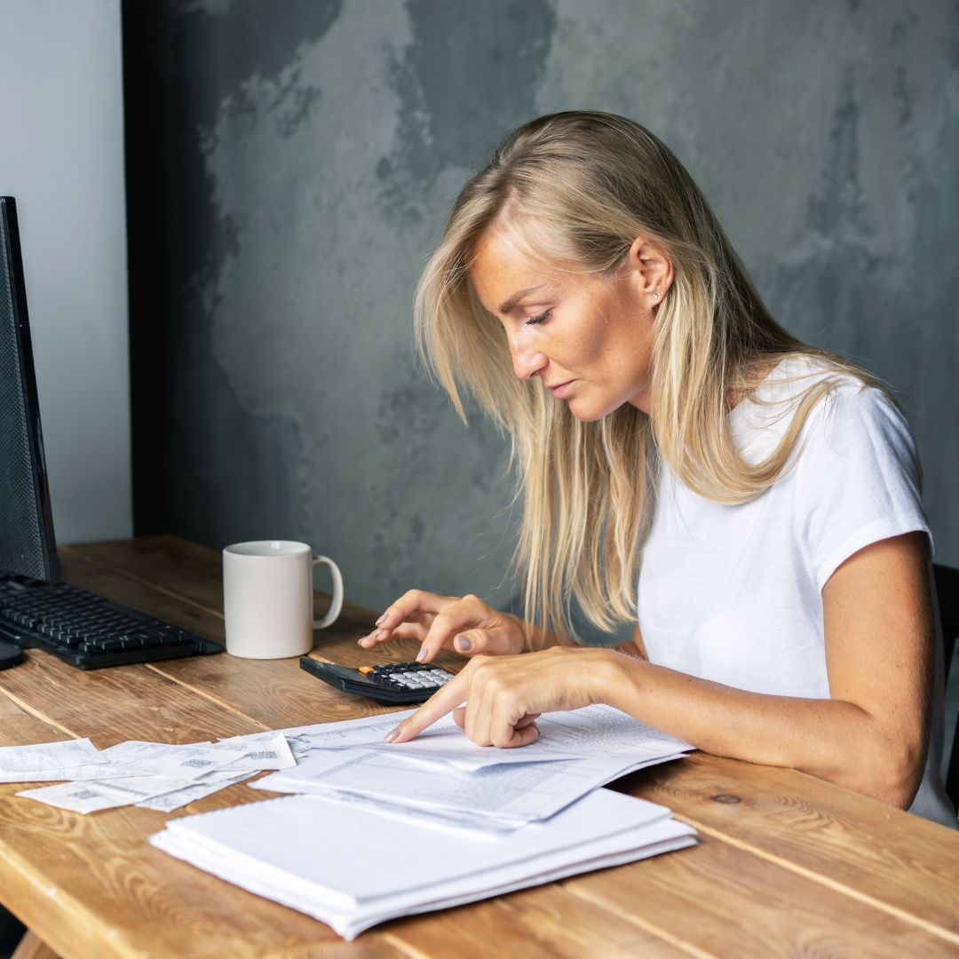 Efferdent's tweet image. Did you know April is financial literacy month? Time to dust off that old budget template! 🤑 #UseAsDirected  #efferdent #april #financialliteracymonth #financialliteracy