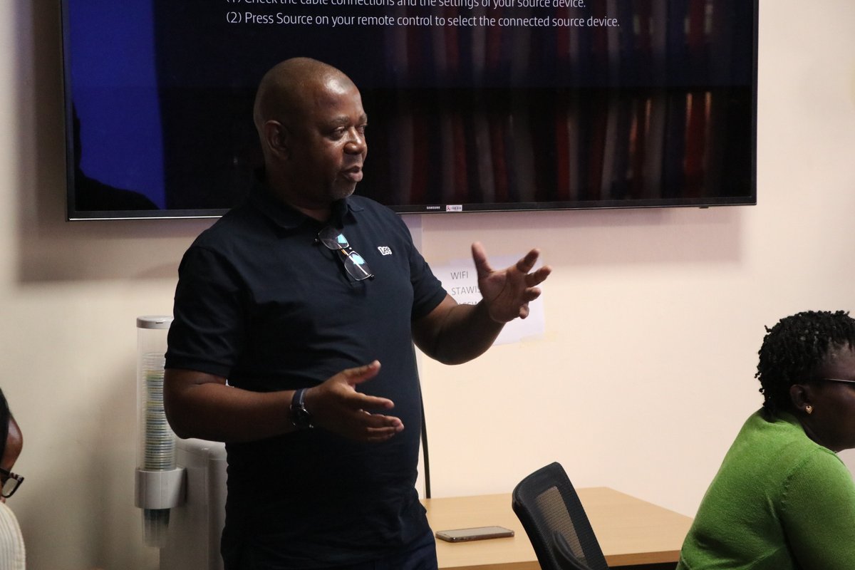 LVCTKe's tweet photo. The opportunities presented in such projects #DigitalHub are immense. We are working with over 30,000 adolescent girls and young women in #DREAMS Mombasa and this digital project will assist in reaching them with credible information. Juma - USAID Tujitegemee head. @one2oneKE https://t.co/84xxjlWnat