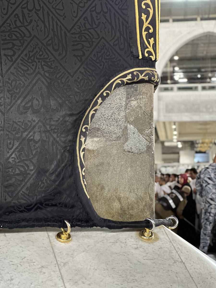 HaramainInfo's tweet photo. Close-up of Al Ka'bah Al Musharrafah, captured by Haramain follower. https://t.co/Vh3qeJ8TCt