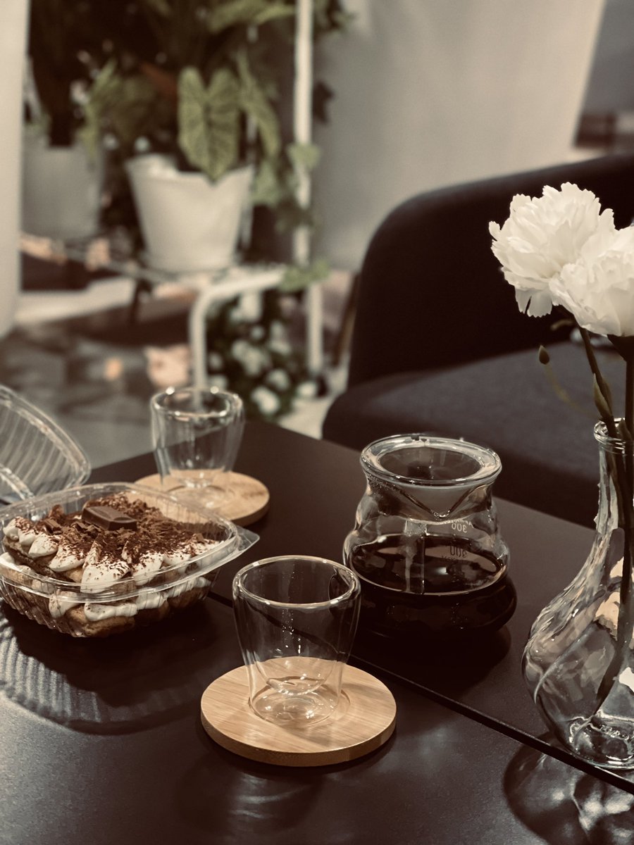 la___il's tweet photo. تخطى كل شيء مركون بخاطرك .. وتقهوى ♥️☕️ https://t.co/OSZGQibgNk