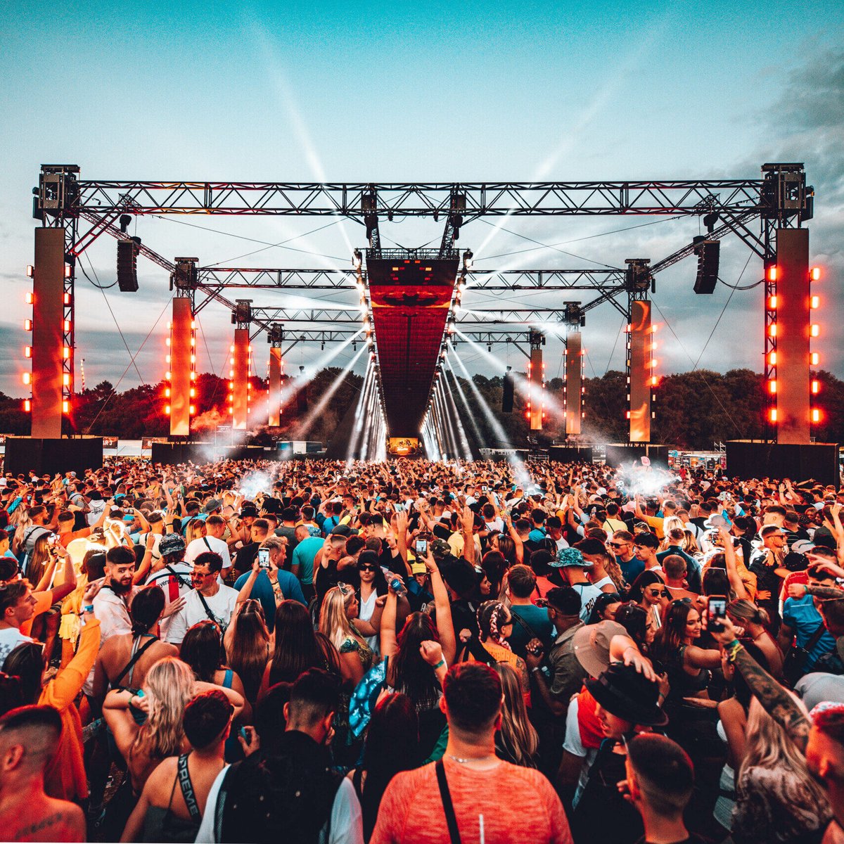 Summer 2023: Looking ahead to festival season 🚀 As the temperatures begin to rise and the days grow longer, the excitement builds for the numerous music festivals that take place across the country. Read more: electricradio.co.uk/?p=12031