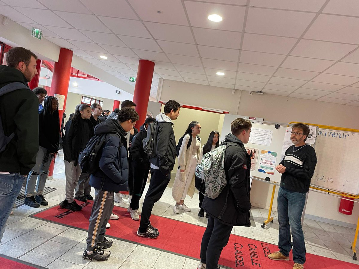 CToupets's tweet photo. LIAISON COLLÈGE- LYCÉE | 🏫
🙏🏻 Merci au #lycée Camille Claudel de @vaureal d'avoir accueilli nos #3e le temps d'une matinée de découverte et d'échange ! 
📋 Au programme : visite de l'établissement, immersion en classe et rencontre d'anciens élèves.

#orientation 
#acversailles https://t.co/eUoNMfINnP