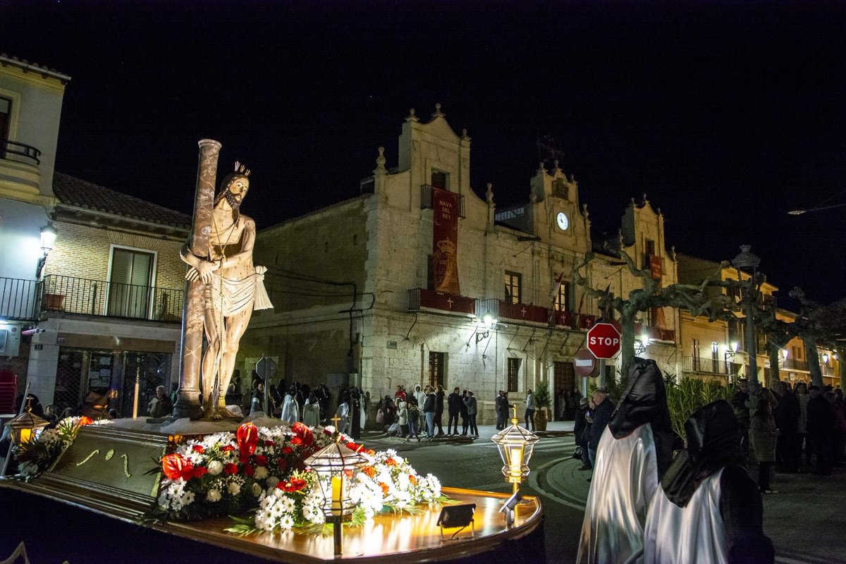 NavaDRS_Santa's tweet photo. Semana Santa 2023 Nava del Rey
🕯MARTES SANTO🕯 

📅 4 de abril 2023
✝️ 𝙋𝙍𝙊𝘾𝙀𝙎𝙄𝙊́𝙉 𝘿𝙀 𝙇𝘼 𝙑𝙀𝙍𝘼 𝘾𝙍𝙐𝙕

#ssantanavadelrey23 #Veracruz #NavadelRey #VenAVerme #eccehomo #atadoalacolumna #oracionenelhuerto https://t.co/tPfyVYDi3z