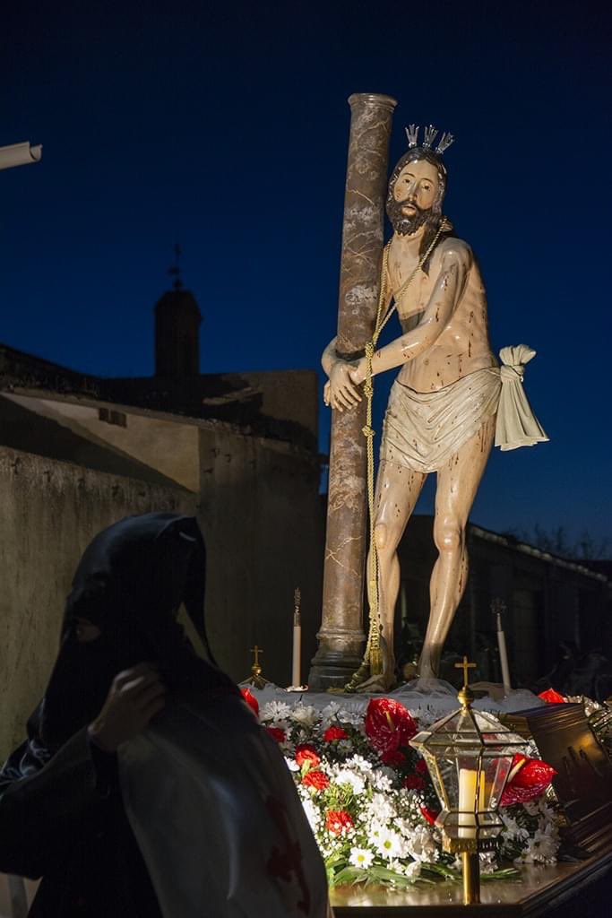 NavaDRS_Santa's tweet photo. Semana Santa 2023 Nava del Rey
🕯MARTES SANTO🕯 

📅 4 de abril 2023
✝️ 𝙋𝙍𝙊𝘾𝙀𝙎𝙄𝙊́𝙉 𝘿𝙀 𝙇𝘼 𝙑𝙀𝙍𝘼 𝘾𝙍𝙐𝙕

#ssantanavadelrey23 #Veracruz #NavadelRey #VenAVerme #eccehomo #atadoalacolumna #oracionenelhuerto https://t.co/j7KPujbrhX