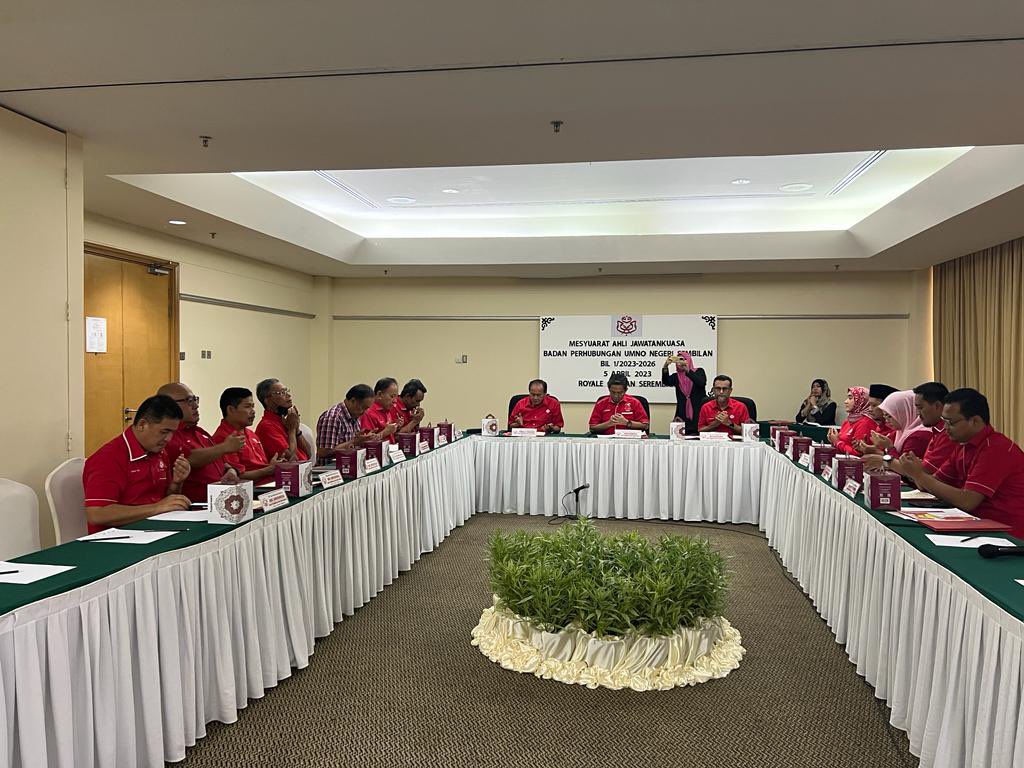 jalaluddinalias's tweet photo. Petang ini saya mempengerusikan Mesyuarat Jawatankuasa Badan Perhubungan UMNO Negeri Sembilan bilangan 1 di Seremban. https://t.co/T2yOBmZrWD