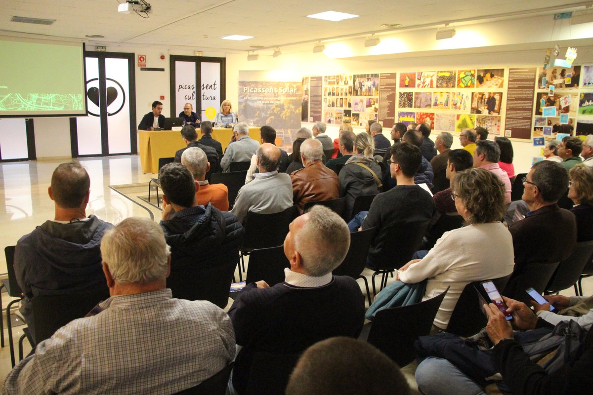 urbanimpacte's tweet photo. ⚡Ayer nuestro compañero y Co-fundador @MasipSanchis participó en la Xarrada Picasent Solar organizada por @A_Picassent, en la que habló sobre el #mapasolar, la Estrategia 0 Emisiones y cómo ayudamos en este proceso de su #transiciónenergética.☀️🏘️

#ImpactE #picassentsolar https://t.co/ZxUwtUzPG1