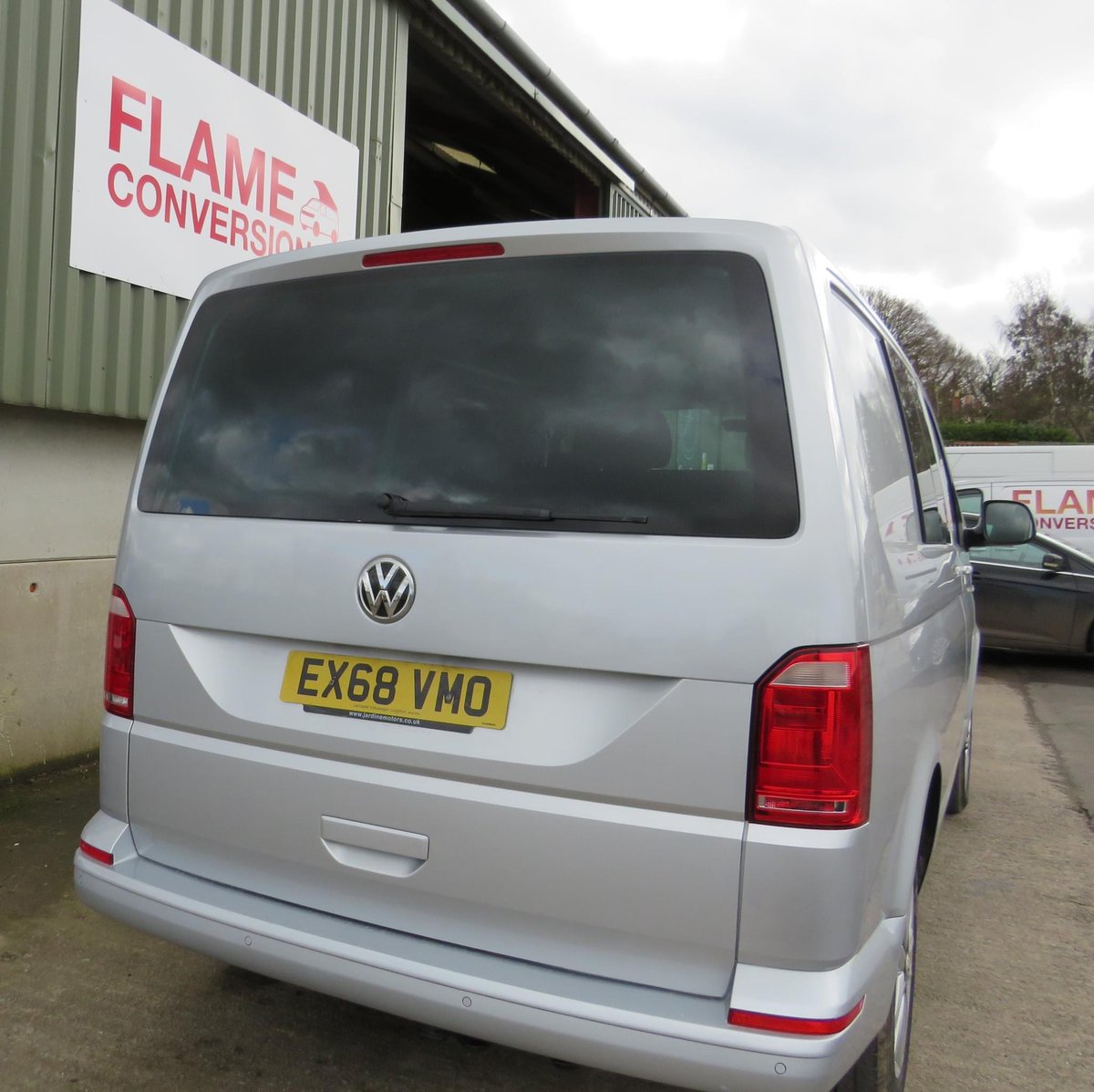 FlameConverts's tweet photo. New van for sale🥳
Transporter T6 T32 150bhp Highline, DSG, factory
Kombi

Twin captain seats!

Extras can be added to suit customers requirements✅

Will come with a new MOT and full service including cambelt and waterpump

136,000 Miles on the clock
£21,999+VAT🔥 https://t.co/xqU8EHfekz