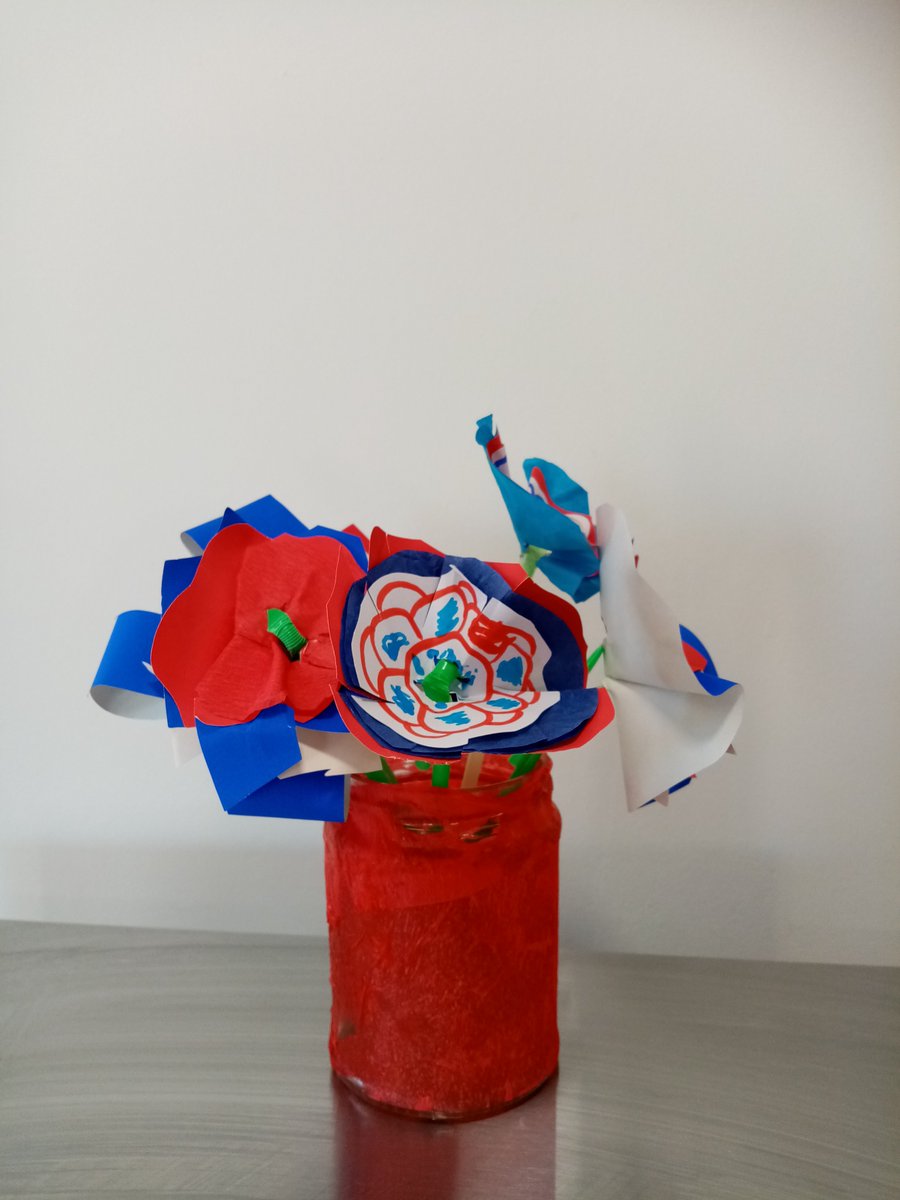 BelongVillages's tweet photo. Belong Macclesfield customers have recently been enjoying working alongside artists from @MaccArtSpace 👩‍🎨🎨

Activities include stencilling, making bunting, and table decorations for the #coronation celebrations, next month.

#Macclesfield #ArtsInCareHomes #DementiaCare https://t.co/CBWFDAkAxK
