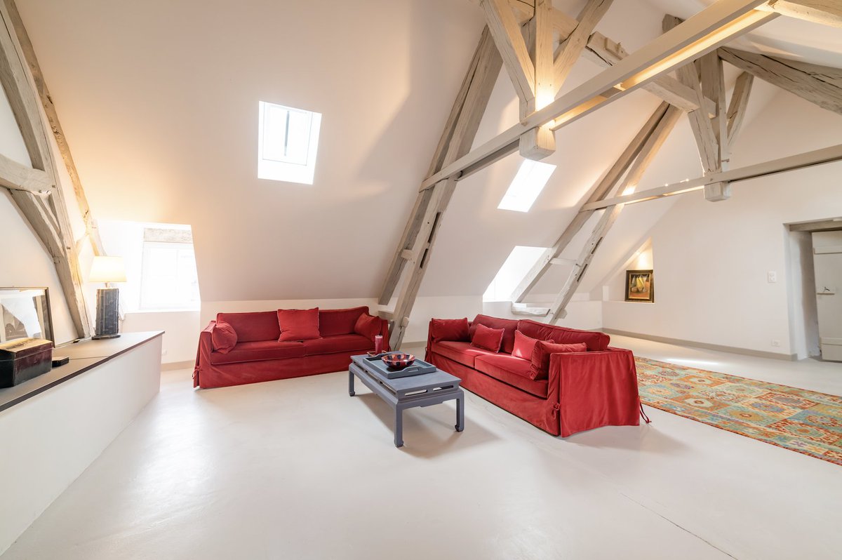 ASKMEFRANCE's tweet photo. Notre spacieux Loft situé dans un ancien immeuble au cœur de la ville historique d'Avallon. Notre logement été entièrement rénové, en offrant un mélange parfait d'authenticité et de modernité, avec des équipements récents et un aménagement pratique.✨Nous vous attendons ! https://t.co/xiFsYQceAE