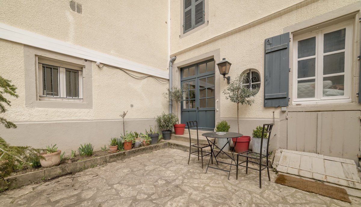 ASKMEFRANCE's tweet photo. Notre spacieux Loft situé dans un ancien immeuble au cœur de la ville historique d'Avallon. Notre logement été entièrement rénové, en offrant un mélange parfait d'authenticité et de modernité, avec des équipements récents et un aménagement pratique.✨Nous vous attendons ! https://t.co/xiFsYQceAE