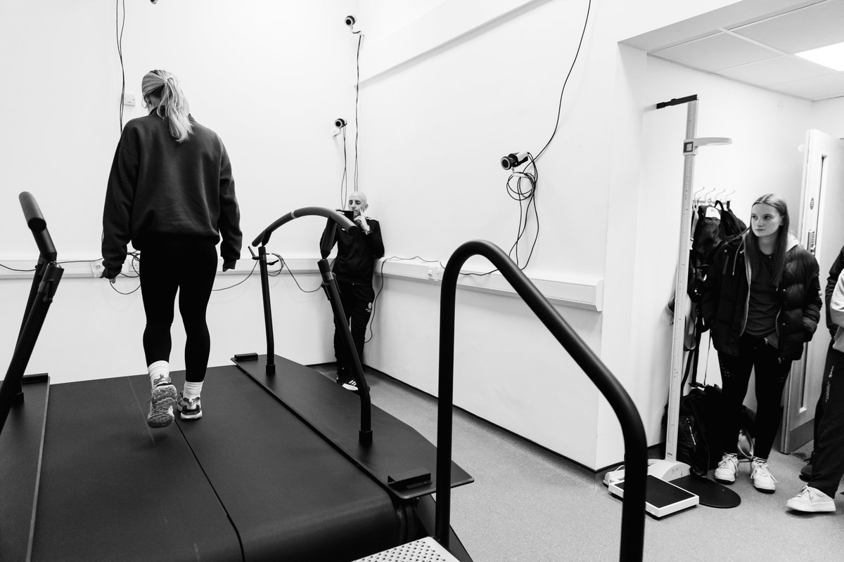 FarrisDominic's tweet photo. This years #NBD2023 event run between @UniofExeter and @ExeterChiefs was a great day with students from @ExeterCollege and @Truro_Penwith checking out both labs and learning about biomechanics in sport and health https://t.co/qgMjiYGUna
