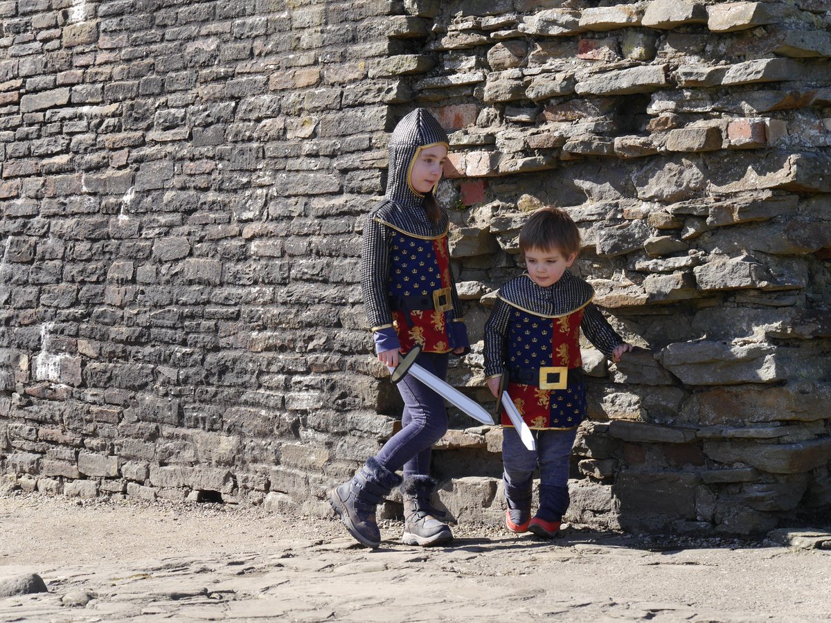 Catherine Clarke (@cathamclarke) on Twitter photo Gorgeous sunshine 5 years ago today for our visits to #Caerphilly and #CastellCoch on the <a href="/StThomasWay/">The St Thomas Way</a>. thomasway.ac.uk Gorgeous sunshine 5 years ago today for our visits to #Caerphilly and #CastellCoch on the <a href="/StThomasWay/">The St Thomas Way</a>. thomasway.ac.uk