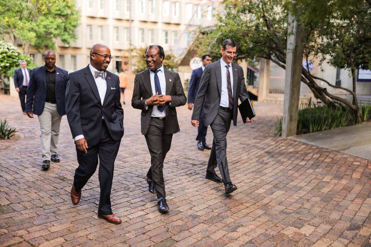 WitsUniversity's tweet photo. #USAmbassador and #Witsies on international relations

The United States Ambassador to SA, Reuben Brigety II, visited Wits University and engaged with a select group of Wits students studying International Relations

Read more: https://t.co/QsImXX9tGX

#ACSUS #US #SA https://t.co/nxlQJqZxS9