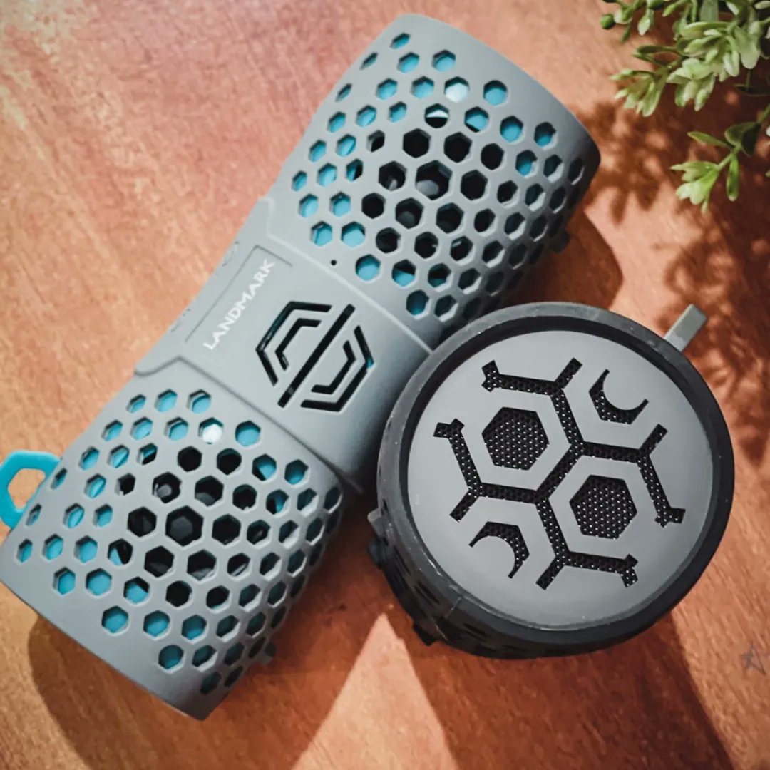 Oneclickstore's tweet photo. 😍IPX7 waterproof Speaker😍
❤️Landmark Speaker❤️
Wireless Speaker
LM 1052
IPX7 Nemo
Waterproof
PRO SERIES
COLORFULL WIRELESS 

📌High sound quality 
📌IpX7 waterproof
📌Super Bass 
📌Good Battery Back up
📌Rechargeable battery
📌Bluetooth, Aux in
✅COD AVAILABLE (200 Extra ) https://t.co/koZpWodsOd