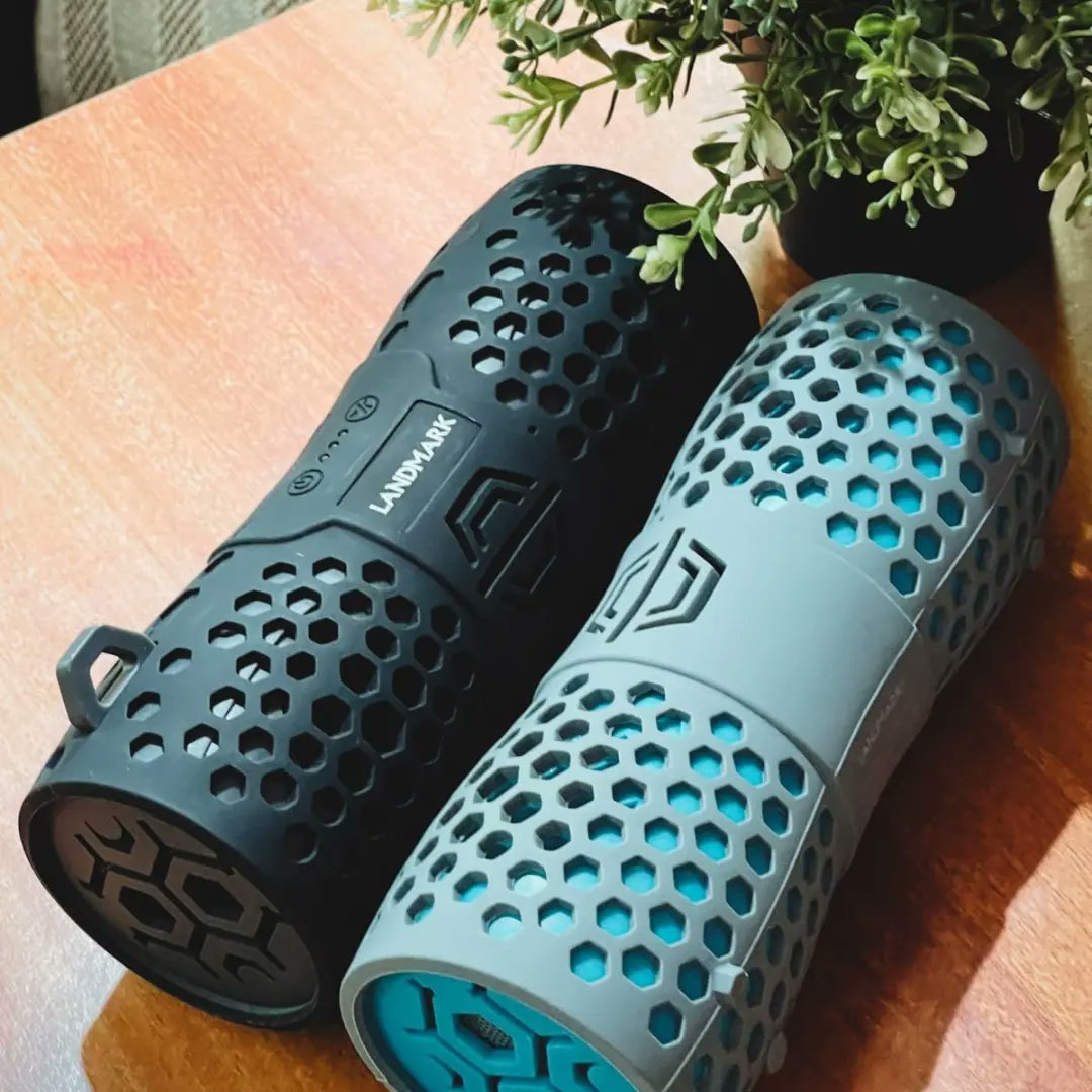 Oneclickstore's tweet photo. 😍IPX7 waterproof Speaker😍
❤️Landmark Speaker❤️
Wireless Speaker
LM 1052
IPX7 Nemo
Waterproof
PRO SERIES
COLORFULL WIRELESS 

📌High sound quality 
📌IpX7 waterproof
📌Super Bass 
📌Good Battery Back up
📌Rechargeable battery
📌Bluetooth, Aux in
✅COD AVAILABLE (200 Extra ) https://t.co/koZpWodsOd