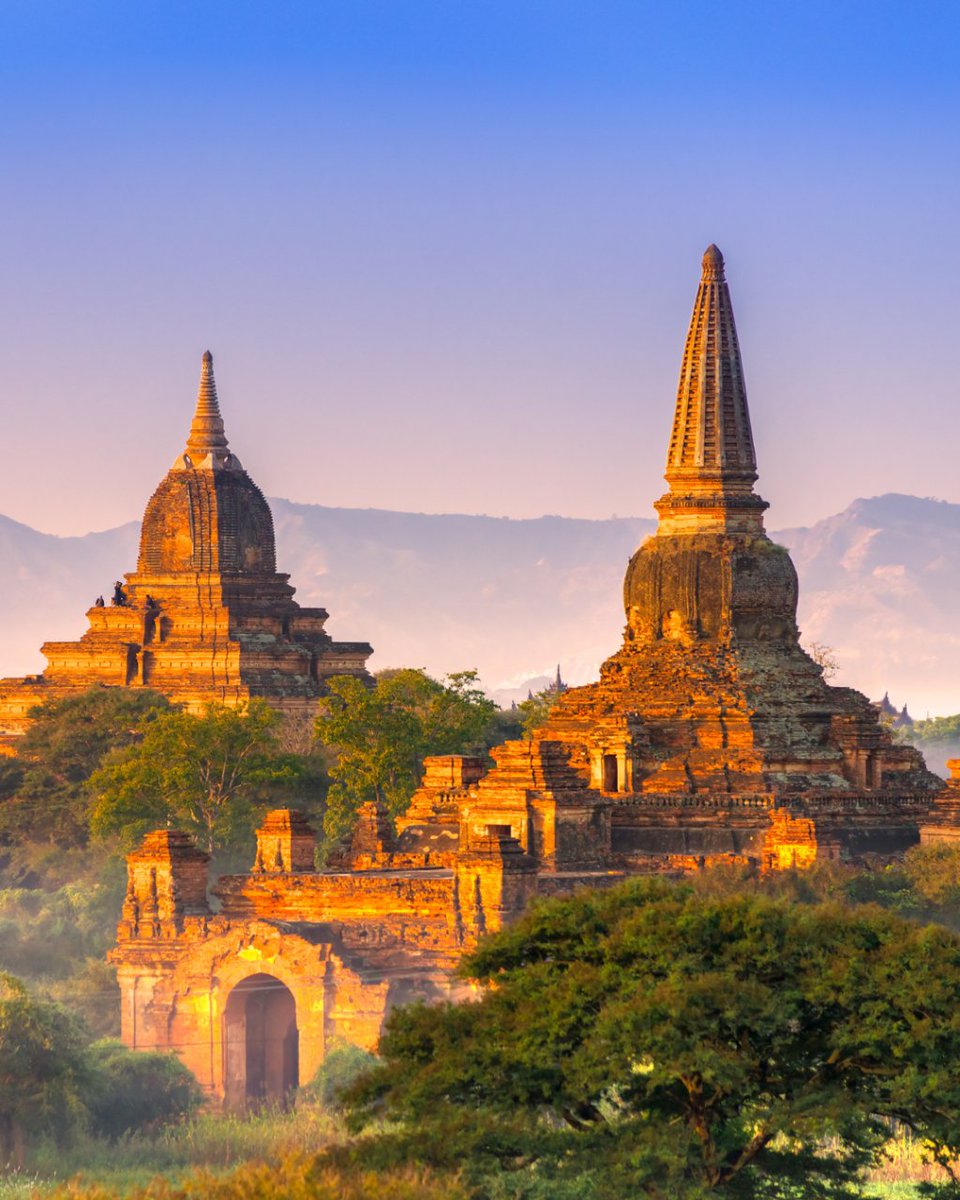 viajar's tweet photo. Más de cuatro mil estupas sagradas diseminadas por una llanura, un encuentro con la historia a una escala sobrenatural: 42 kilómetros cuadrados a orillas del Ayeyarwadi, cubiertos de ruinas que encierran reliquias de Buda.

👉 Así es, en grandes líneas, Bagan, la joya de Myanmar. https://t.co/Yn3YVEsbG7