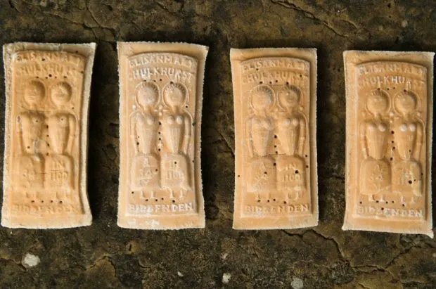 THP_Local's tweet photo. Q&amp;A: What are the #Easter treats known as Biddenden cakes? (via @HistoryExtra) https://t.co/a8LpKFkGR0 #Easter #History #traditions https://t.co/MUqVAs4K8g