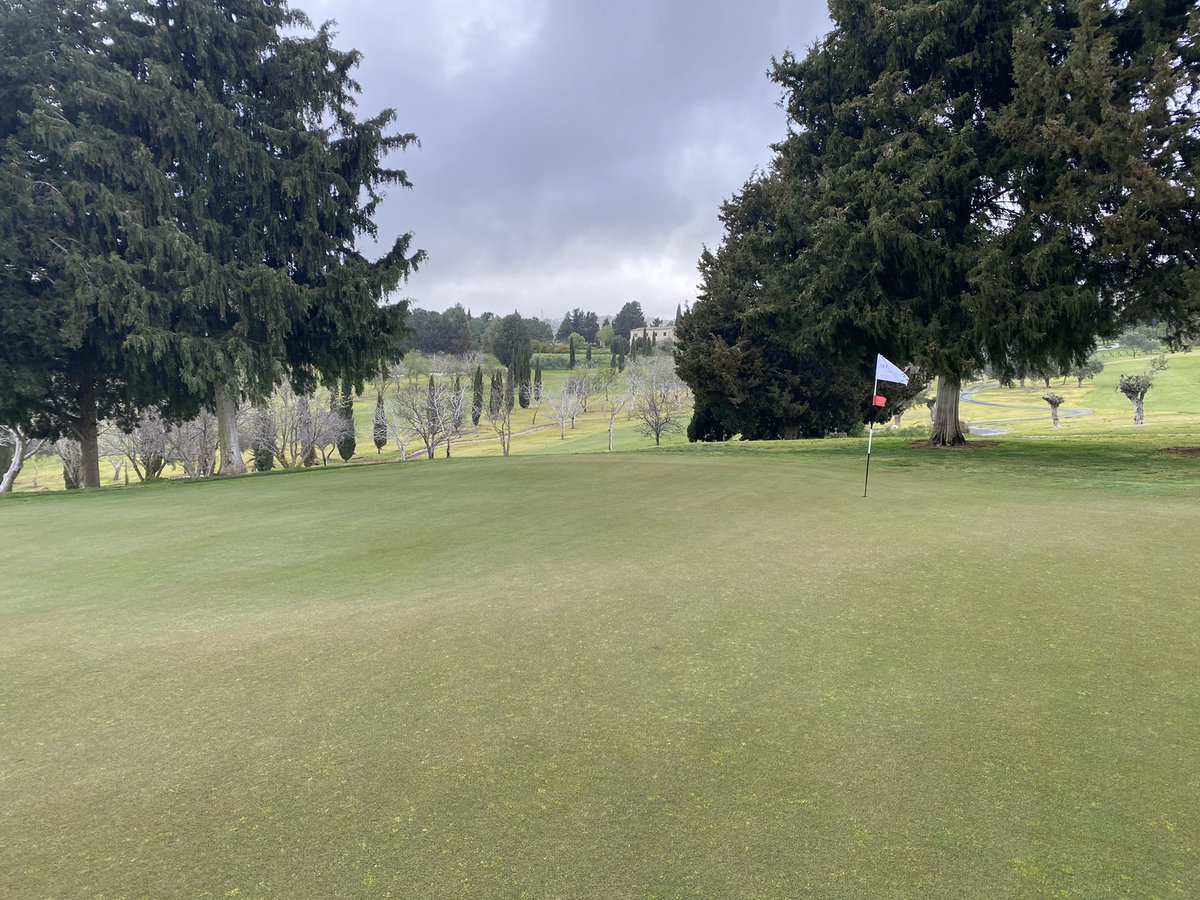SkyCaddieSteve's tweet photo. From Secret Valley GC on to @MinthisHillsGC more stunning views & lots of change here , some great new holes & new order of play , all now being updated for all @SkyCaddie players #groundmapping #lovelycourse https://t.co/UWheZ0Vgje