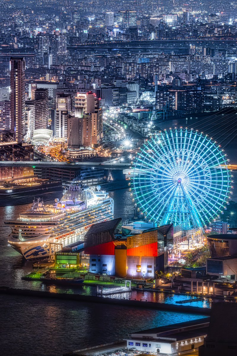 テーマパークの様な大阪夜景