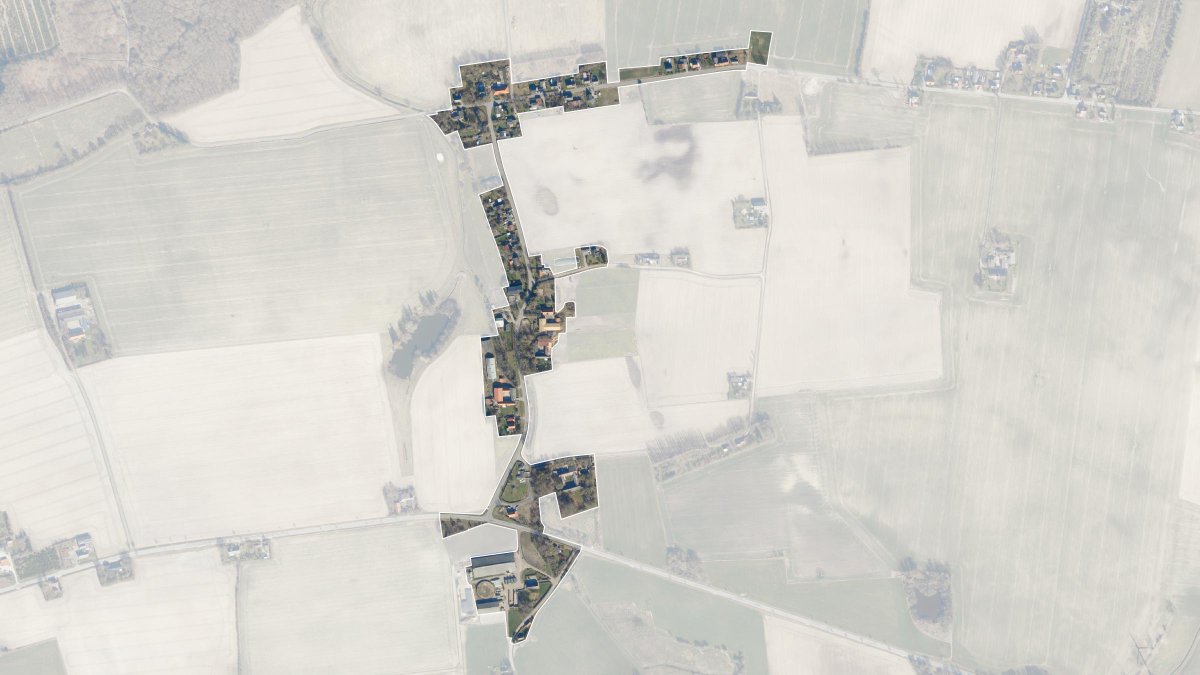 DagensBy's tweet photo. Svinsbjerg, som ligger i Nøbbet sogn, Lolland Kommune
144 bygninger (BBR)
3,2 km vej, 0 m sti
2,9 km til hav/fjord
0,3 km til større skov
16,4 meter over havet https://t.co/TiEbc4FQpQ