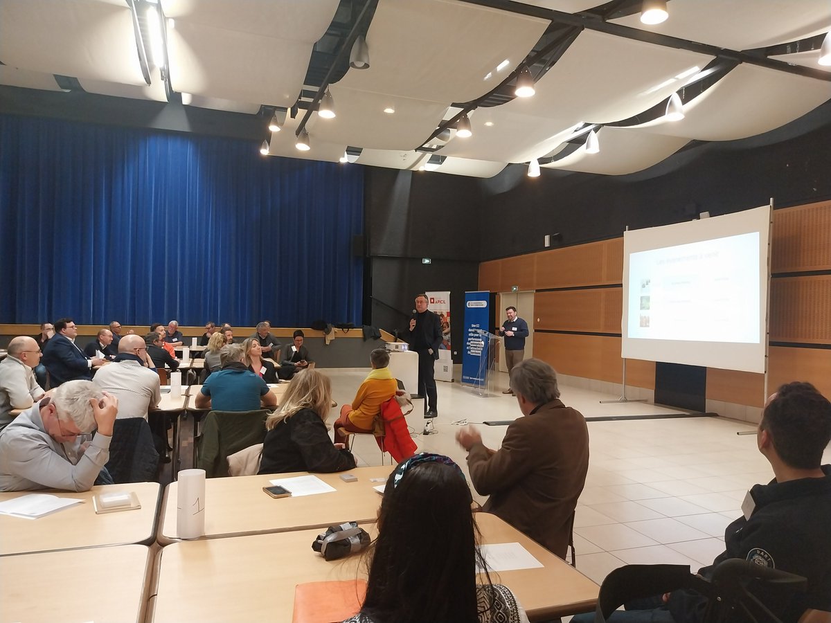 CCILYONMETRO's tweet photo. [#Networking] Hier s’est tenu le premier Business Meeting organisé par la nouvelle association #PDAE - Porte Des Alpes Entreprises et la @CCILYONMETRO 
Un beau succès réunissant près de 80 participants à l'Espace Mosaïque de Saint-Priest !
#businessmeeting #entreprises #proximite https://t.co/fMfGlcSuid