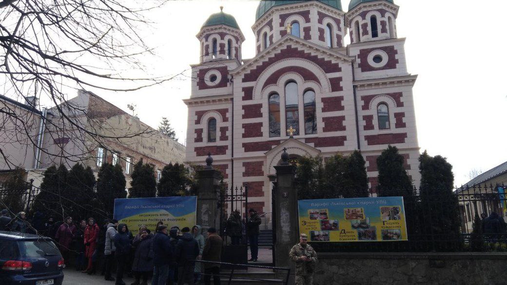 kardinal691's tweet photo. Meanwhile, in #Lviv, the parishioners of the Church of the Holy Great Martyr George of the #UOC_MP decide to transfer to the #OCU

Parishioners gathered to vote for the transition of the temple to the Orthodox Church of #Ukraine.

#Wild_field https://t.co/UmuDokvzT2