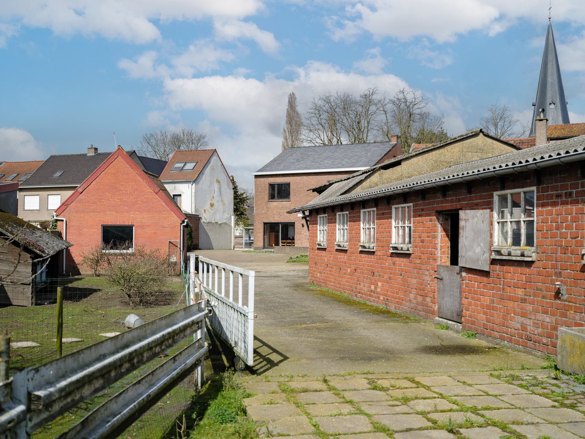 IMMO_CVH's tweet photo. Binnenkort in ons aanbod 🤩
TE KOOP - Karaktervolle woning met bijgebouwen in dorpskern

Benieuwd? Contacteer nu reeds ons kantoor voor meer informatie: info@immo-cvh.be 

#ImmoCVH #Gent #SintKruisWinkel #Vastgoed #TeKoop #ForSale #RealEstate #Landbouw #Bijgebouwen #ImmoGent https://t.co/Jj8AQKE8XH