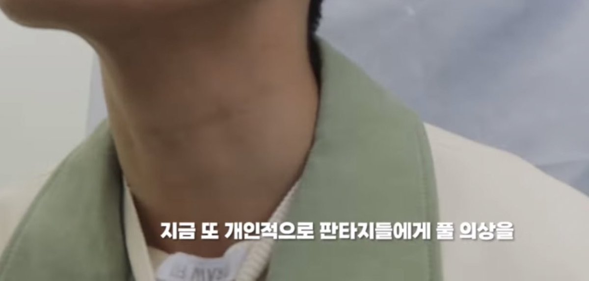 그.. 옷 거꾸로 입은거 아니야?