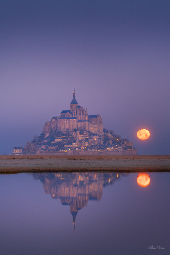 mathieurivrin's tweet photo. 𝑪𝑶𝑼𝑪𝑯𝑬𝑹 𝑫𝑬 𝑷𝑳𝑬𝑰𝑵𝑬 𝑳𝑼𝑵𝑬
Ce matin là, la pleine lune avait rendez-vous avec le Mont Saint-Michel à l'aube. Me voilà parti dans les prés salés à la recherche de cet instant beau et paisible que j'ai trouvé dans les reflets du cœur de la baie.
𝑀𝑅 https://t.co/vKGrjWFpgG
