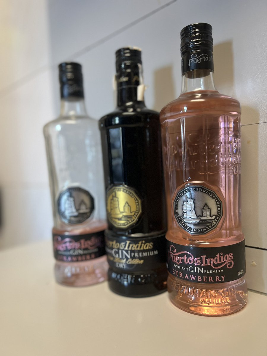 albariioos's tweet photo. @GinPuertoIndias Había comprado las reservas para Semana Santa…pero me falta algún sabor ¿No? 🌚🌝 #AbrilPuertosMil https://t.co/VSrPzLPV0W
