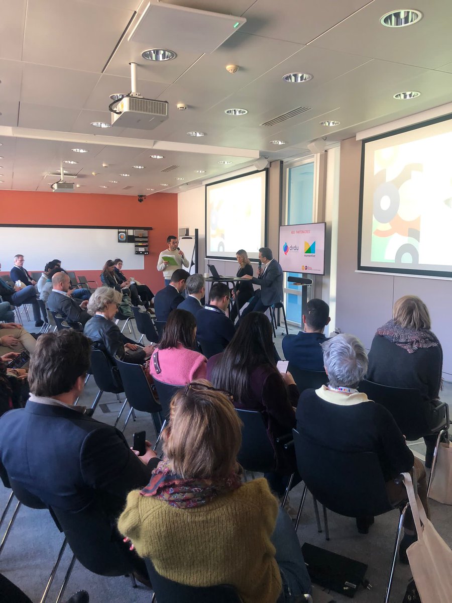 🔴 En direct du #BenchEBG 

En simultané en Atrium 3, on retrouve Franck CHENET (#RAJA) et Elodie MAGNE (<a href="/HomeServe_FR/">HomeServe France</a> ) pour une plénière dédiée à l'optimisation de son alignement Sales/Marketing.